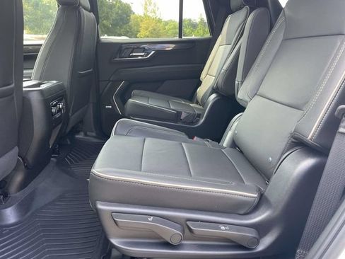 Used 2025 GMC Yukon Elevation AWD/4WD image 11