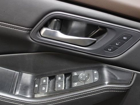 Used 2023 Nissan Rogue SL w/ SL Premium Package image 17