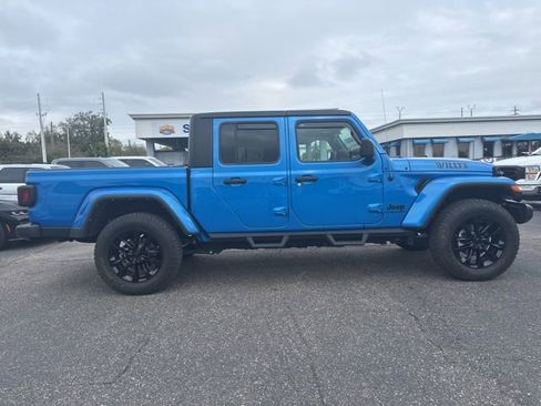 Used 2022 Jeep Gladiator Sport image 4