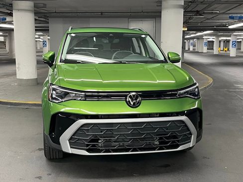 New 2025 Volkswagen Taos SE image 31