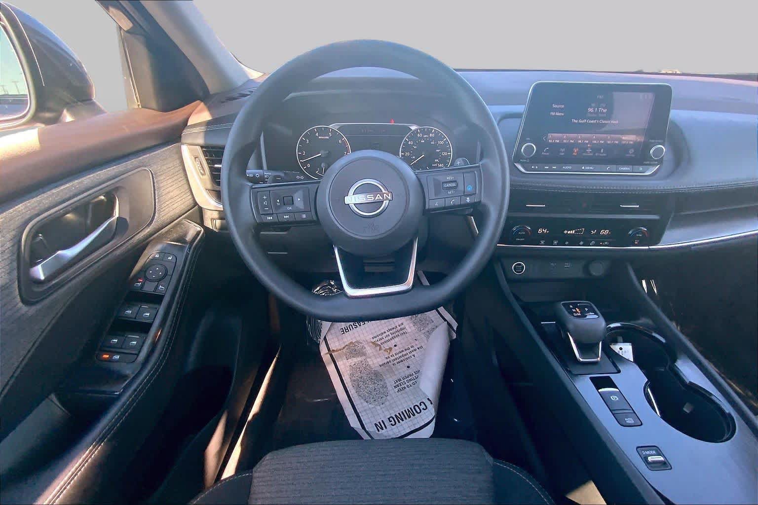 Used 2023 Nissan Rogue SV FWD image 6