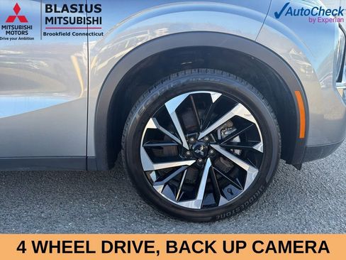 Used 2022 Mitsubishi Outlander SE AWD/4WD image 3