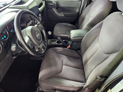 Used 2013 Jeep Wrangler Unlimited Sport image 11