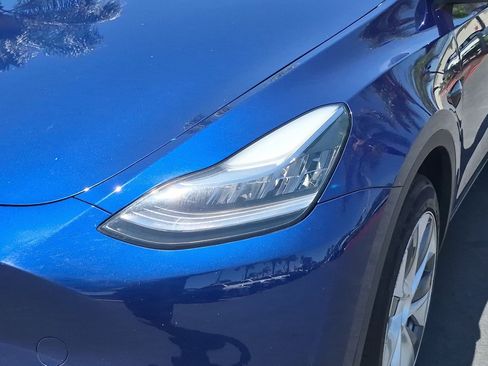Used 2023 Tesla Model Y AWD image 6