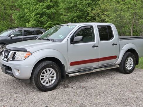 Used 2017 Nissan Frontier SV w/ SV Value Truck Package AWD/4WD image 2
