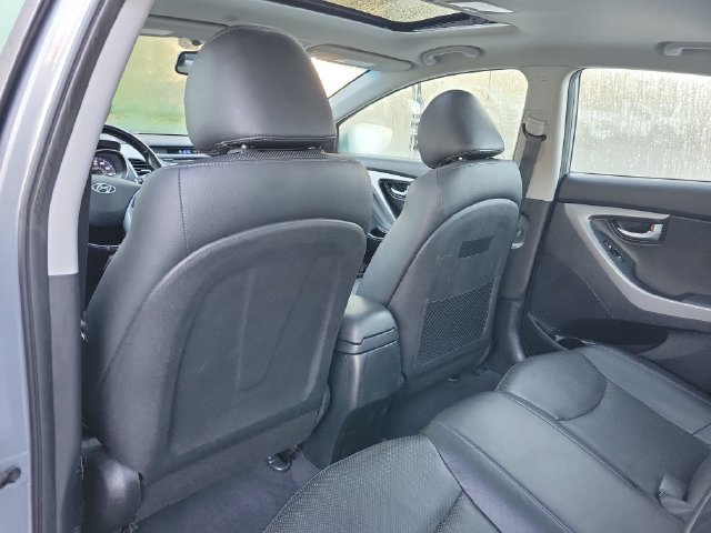 Used 2015 Hyundai Elantra Limited w/ Option Group 05 FWD image 10