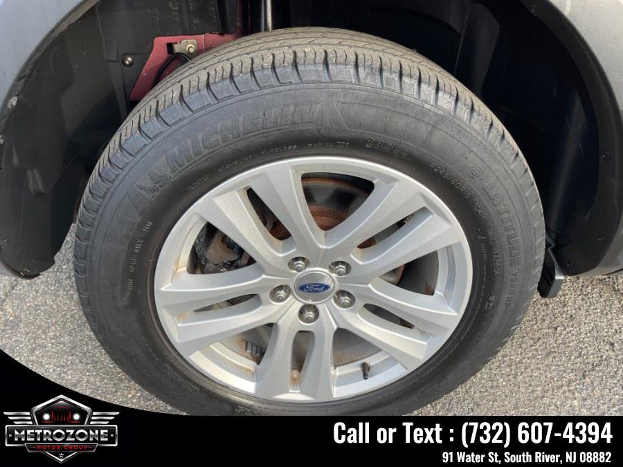 Used 2018 Ford Explorer XLT w/ Equipment Group 202A AWD/4WD image 21