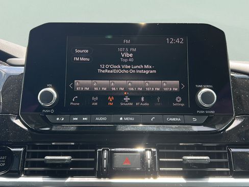 Used 2025 Nissan Pathfinder SV w/ SV Premium Package FWD image 20