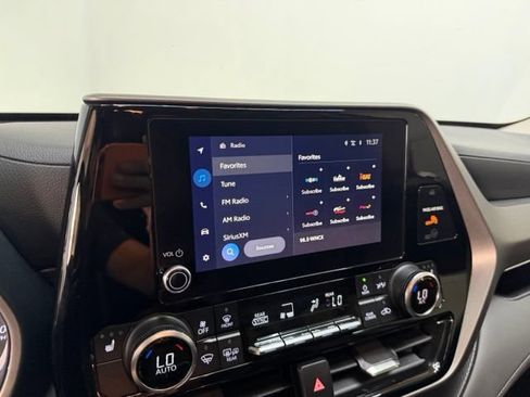 Used 2023 Toyota Highlander XLE AWD/4WD image 24