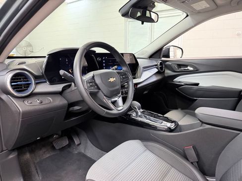 Used 2025 Chevrolet Trax LT w/ Driver Confidence Package FWD image 14