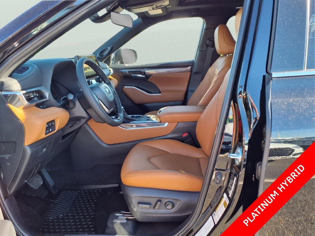 Used 2026 Toyota Highlander Platinum AWD/4WD image 11