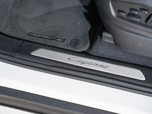 Certified 2023 Porsche Cayenne Coupe AWD/4WD image 12