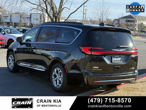 Used 2023 Chrysler Pacifica Limited image 5