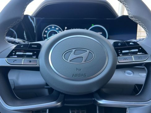 Used 2025 Hyundai Elantra SEL image 29