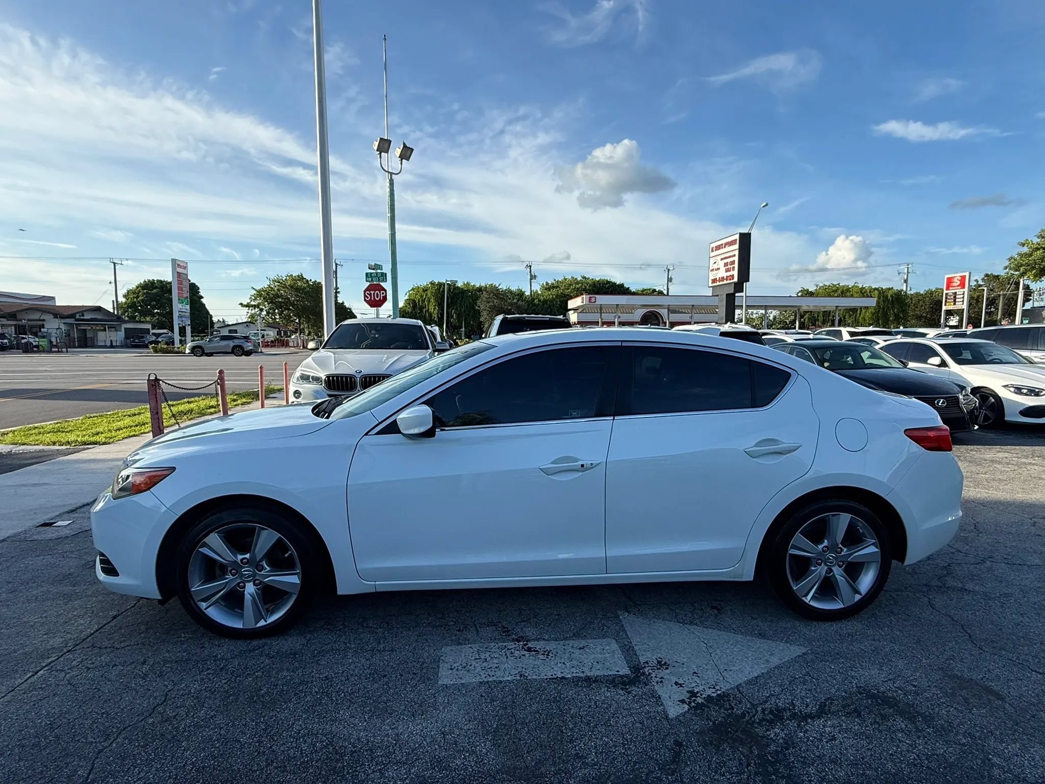 Used 2013 Acura ILX w/ Technology Package FWD image 2