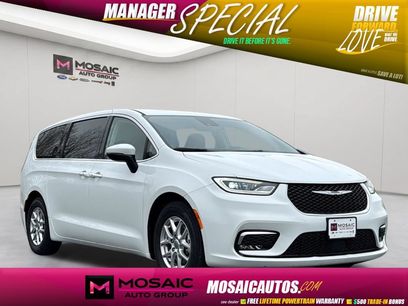 Used 2023 Chrysler Pacifica Touring-L