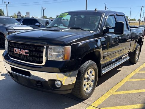 Used 2012 GMC Sierra 2500 SLT w/ Suspension Package, Off-Road AWD/4WD image 9