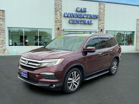 Used 2016 Honda Pilot Touring image 1