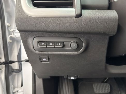 Used 2024 GMC Terrain SLT w/ Tech Package FWD image 35