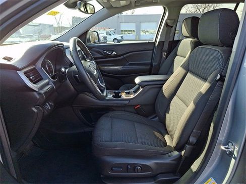 Used 2023 GMC Acadia SLE w/ Driver Convenience Package image 17