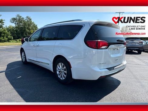 Used 2019 Chrysler Pacifica Touring-L FWD image 8