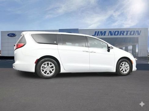 Used 2022 Chrysler Voyager LX FWD image 48
