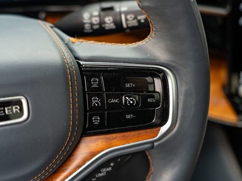 Used 2022 Jeep Grand Wagoneer Series II w/ Rear Seat Video Group 1 image 32