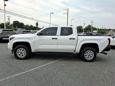 Used 2024 Toyota Tacoma SR AWD/4WD image 14