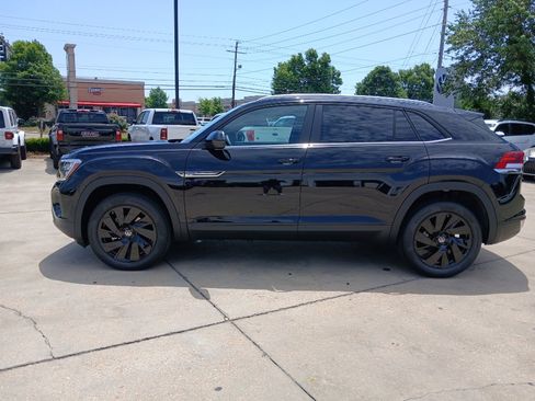 New 2026 Volkswagen Atlas Cross Sport SE FWD image 4