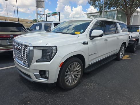 Used 2023 GMC Yukon XL Denali w/ Advanced Technology Package AWD/4WD image 2