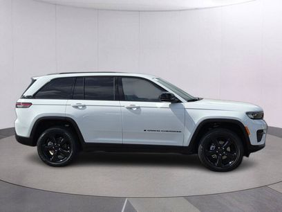 New 2025 Jeep Grand Cherokee Altitude