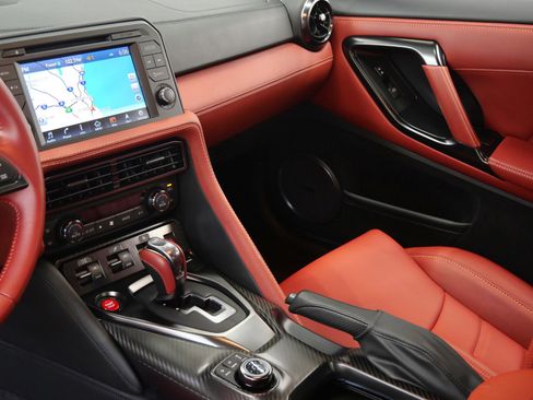 Used 2024 Nissan GT-R Premium w/ Premium Interior Package AWD/4WD image 27