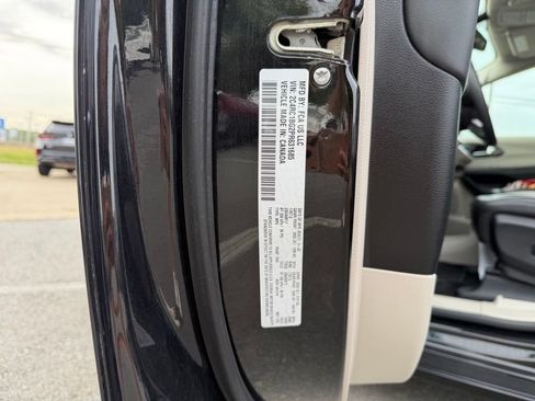 Used 2023 Chrysler Pacifica Touring-L FWD image 35