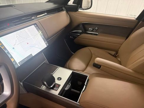 Certified 2025 Land Rover Range Rover SE AWD/4WD image 33