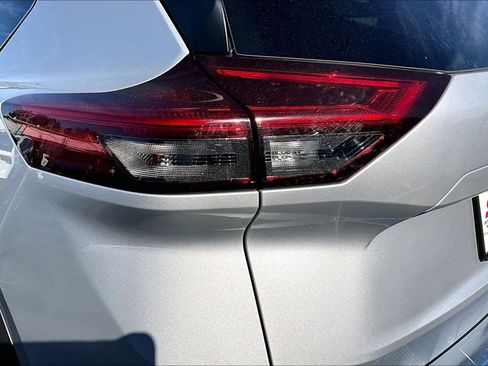 Used 2024 Nissan Rogue SV image 23