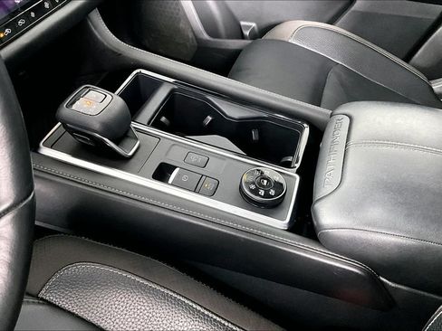Used 2022 Nissan Pathfinder SL AWD/4WD image 17