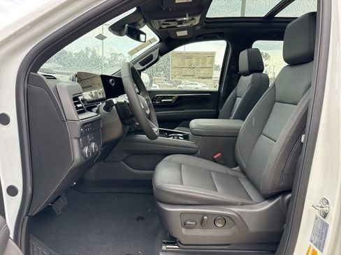 New 2025 Chevrolet Suburban LT w/ Comfort Package image 33