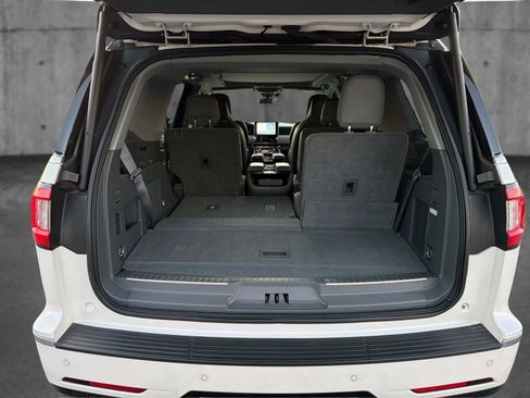 Used 2018 Lincoln Navigator Reserve w/ Technology Package image 13