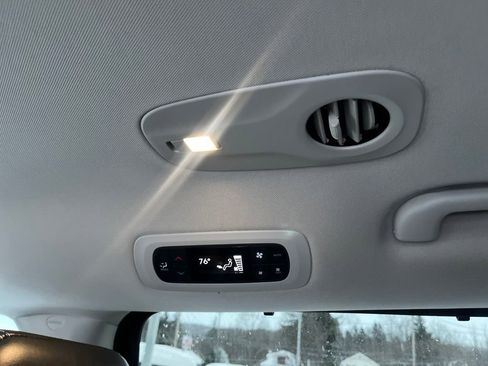 Used 2024 Chrysler Pacifica Touring-L image 32