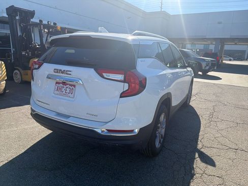 Used 2024 GMC Terrain SLT image 5