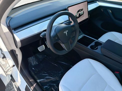 Used 2023 Tesla Model Y Performance AWD/4WD image 26