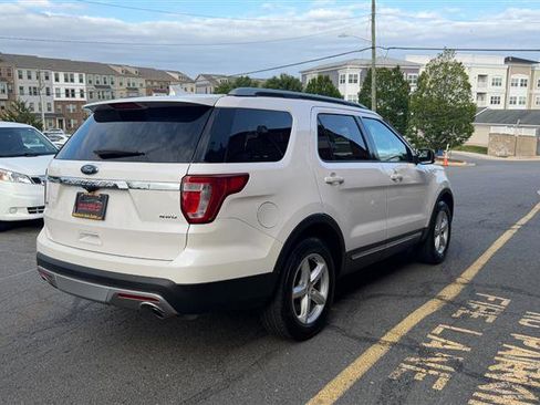 Used 2017 Ford Explorer XLT w/ Equipment Group 202A AWD/4WD image 11