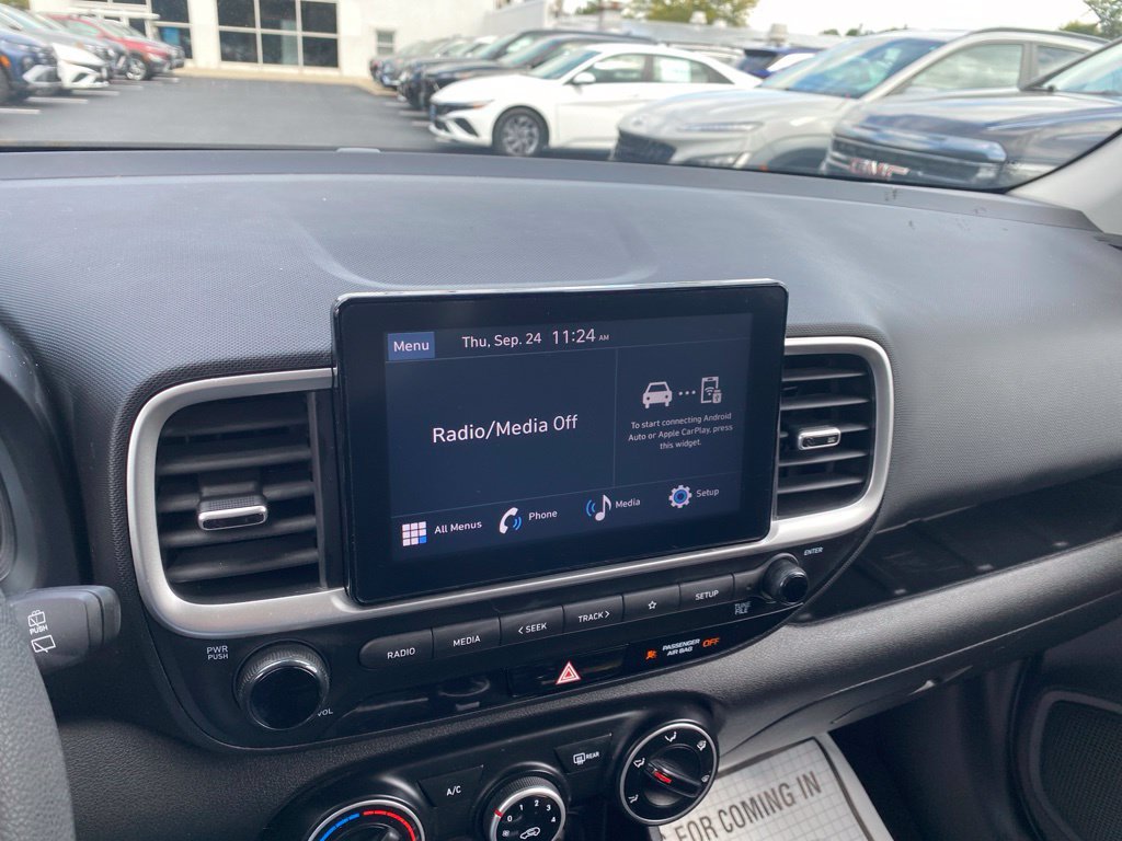 Certified 2023 Hyundai Venue SE FWD image 17