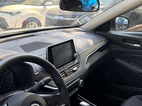Used 2025 Nissan Altima 2.5 SV FWD image 35