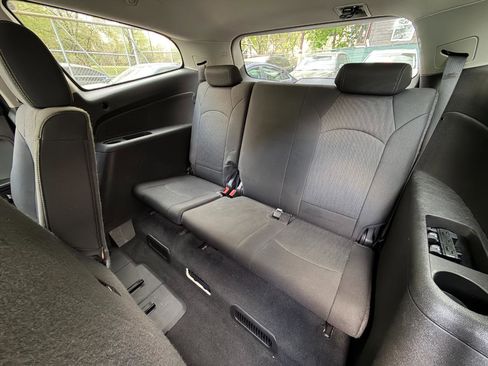 Used 2014 Chevrolet Traverse LT FWD image 25