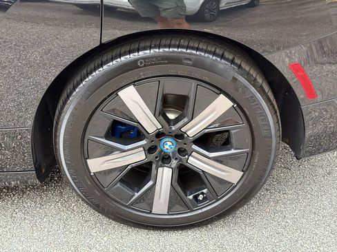 Used 2023 BMW iX xDrive50 w/ Premium Package AWD/4WD image 19
