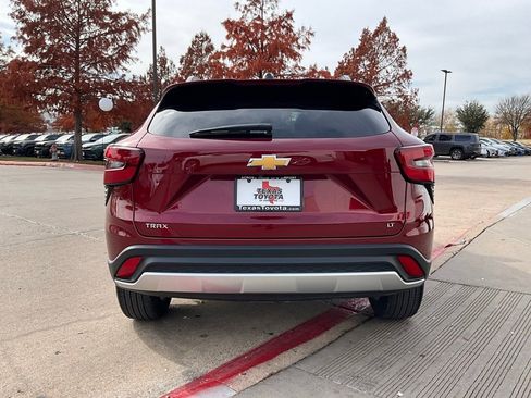 Used 2025 Chevrolet Trax LT image 7