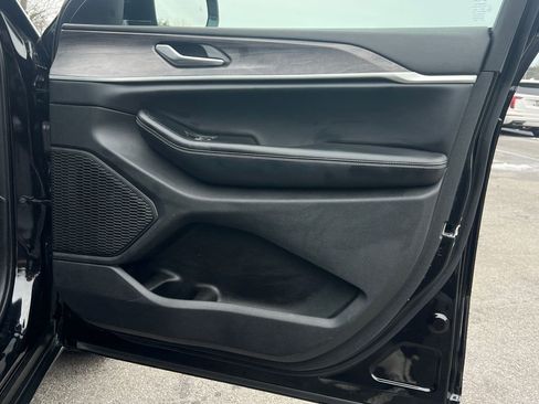 Used 2024 Jeep Grand Cherokee L Limited w/ Luxury Tech Group II image 11