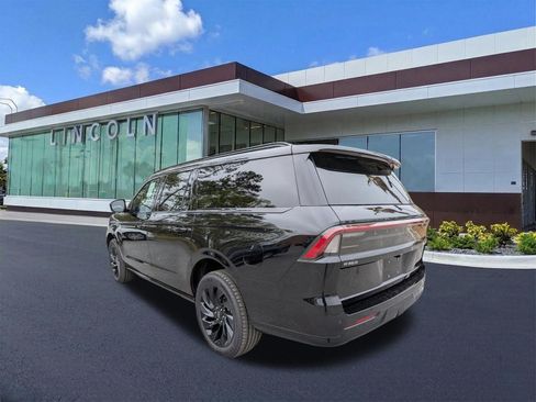 New 2026 Lincoln Navigator L Reserve w/ Jet Appearance Package AWD/4WD image 3