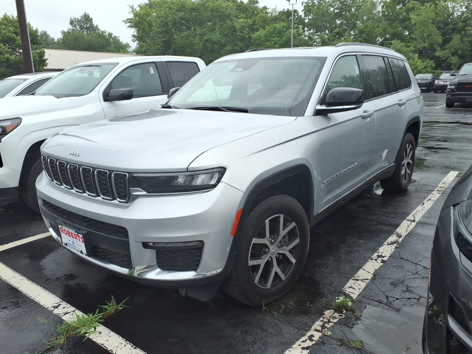 Used 2024 Jeep Grand Cherokee L Limited w/ Luxury Tech Group II AWD/4WD image 2